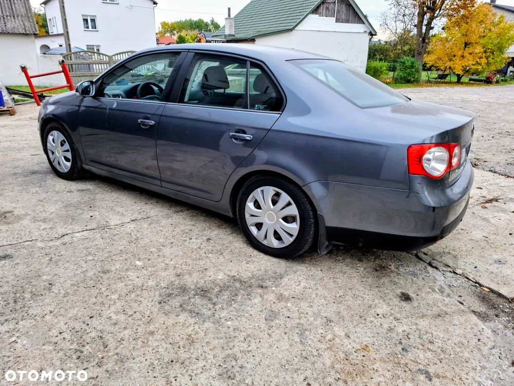 Volkswagen Jetta - 10