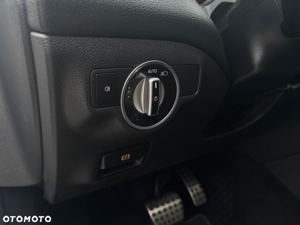 Mercedes-Benz CLA 200 7G-DCT AMG Line - 39