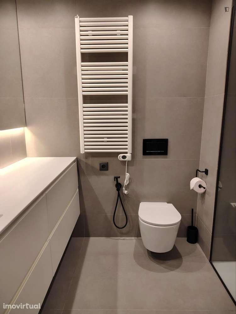 Apartamento com 1 quartos - localizado em Senhora da Hora Porto - Grande imagem: 3/45