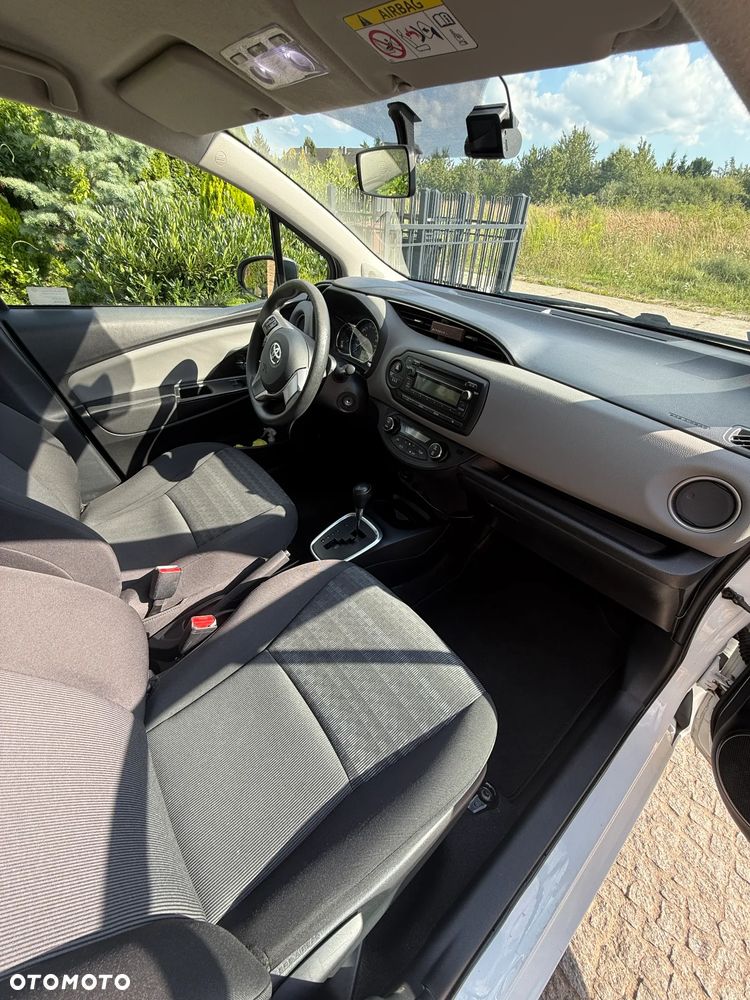 Toyota Yaris Hybrid 100 Premium - 3