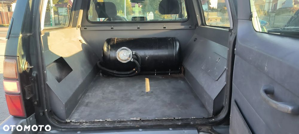 Toyota Land Cruiser - 4