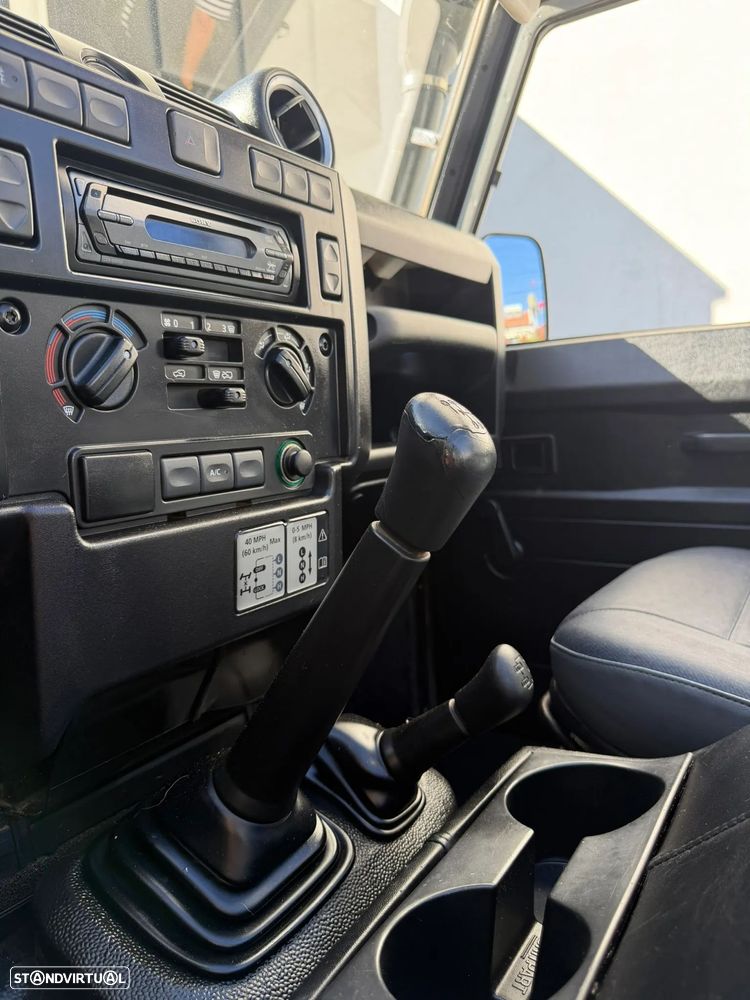 Land Rover Defender - 5