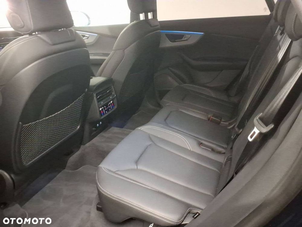 Audi Q8 - 12