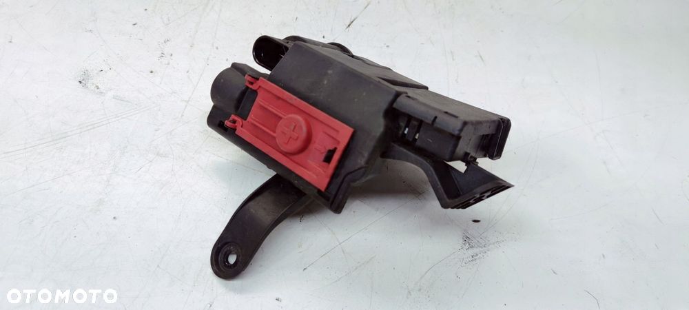 ROZDZIELACZ PRĄDU KLEMA + AUDI A4 B9 A5 8W 8W0941823 8W0941824AN - 1