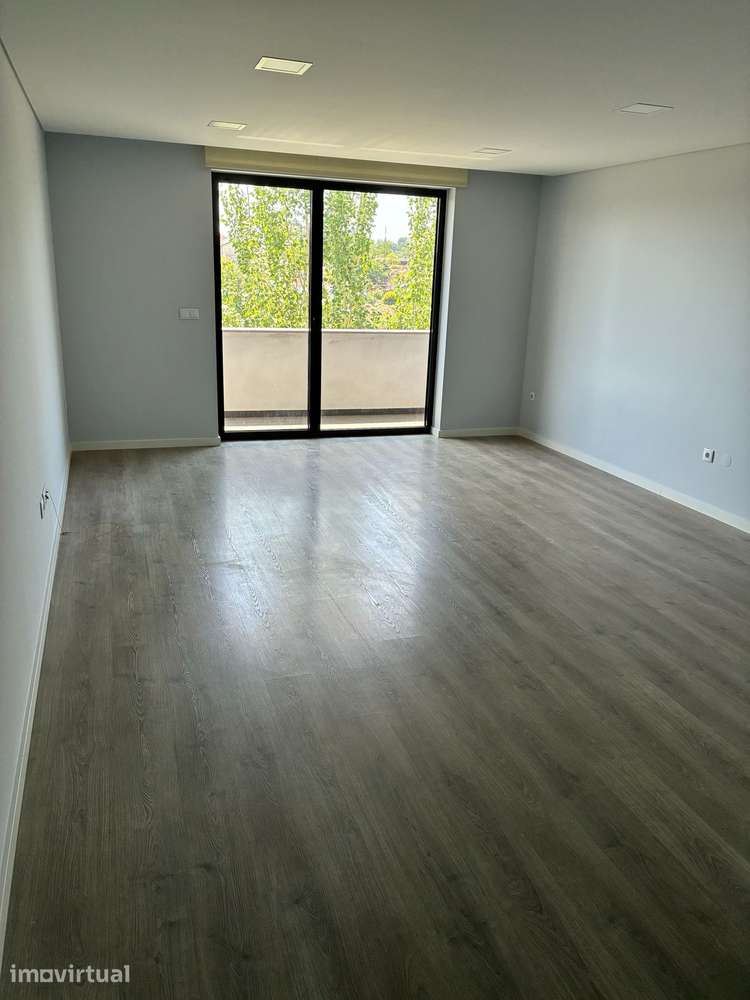 Aluga-se T2, Av. da Europa - Viseu - Grande imagem: 3/16