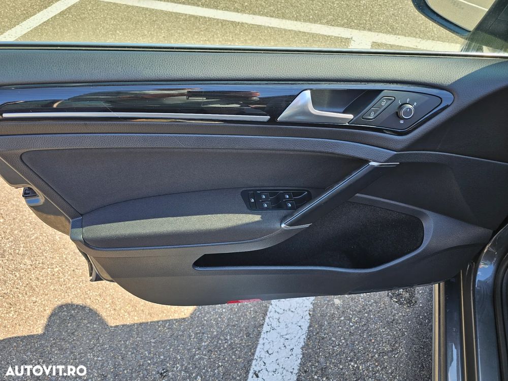 Volkswagen Golf - 32