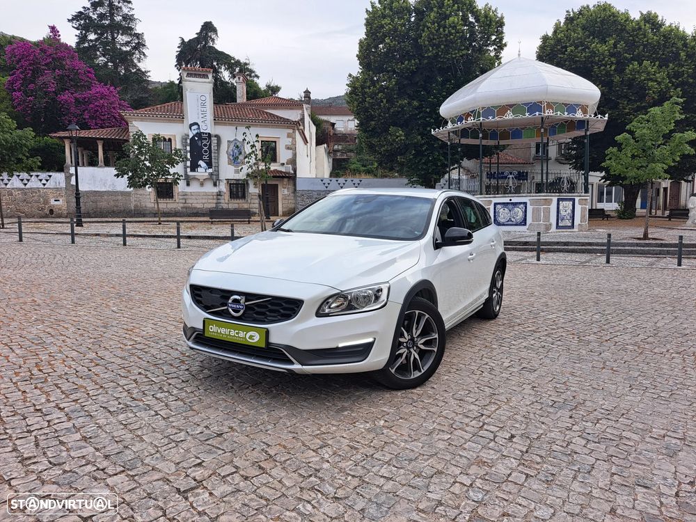 Volvo V60 Cross Country D4 Momentum - 1