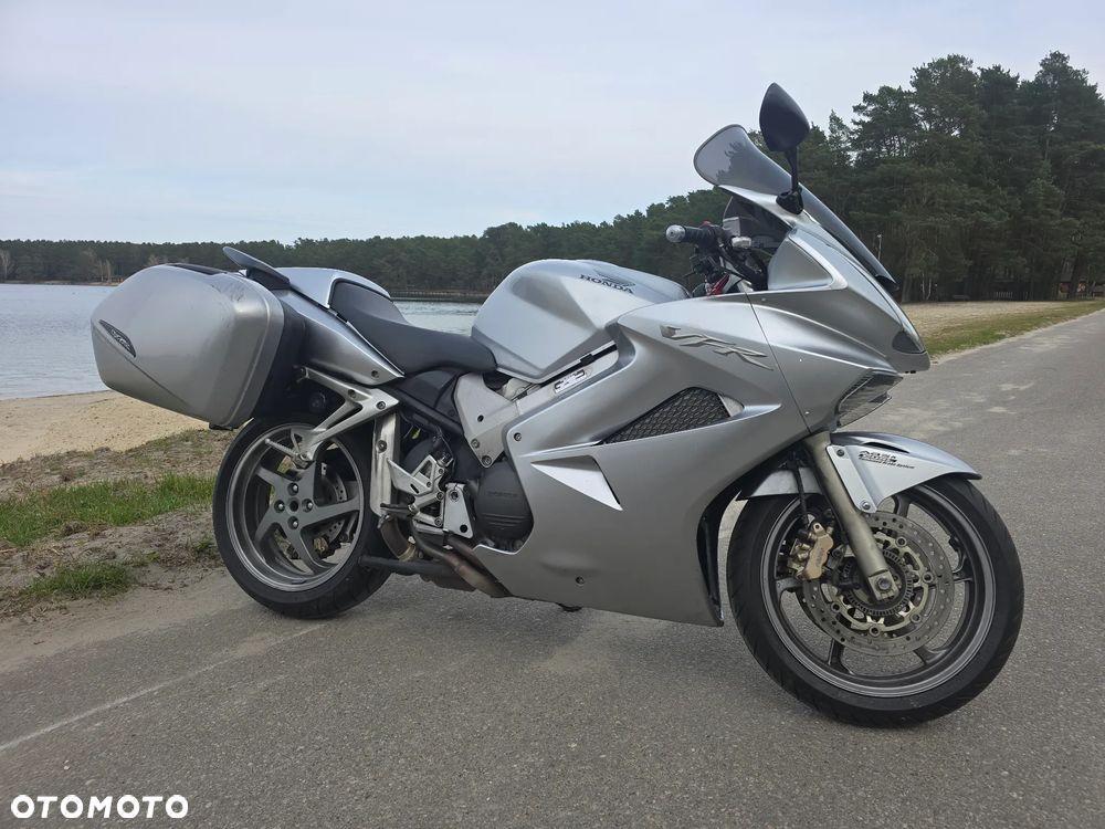 Honda VFR - 3