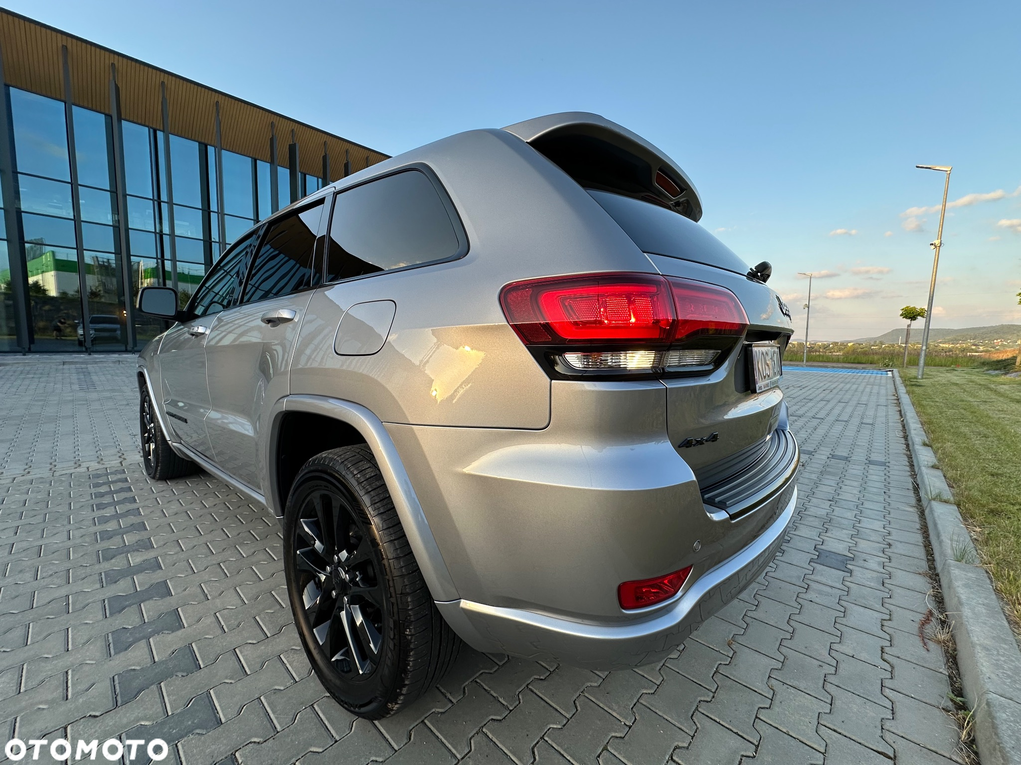 Jeep Grand Cherokee - 13