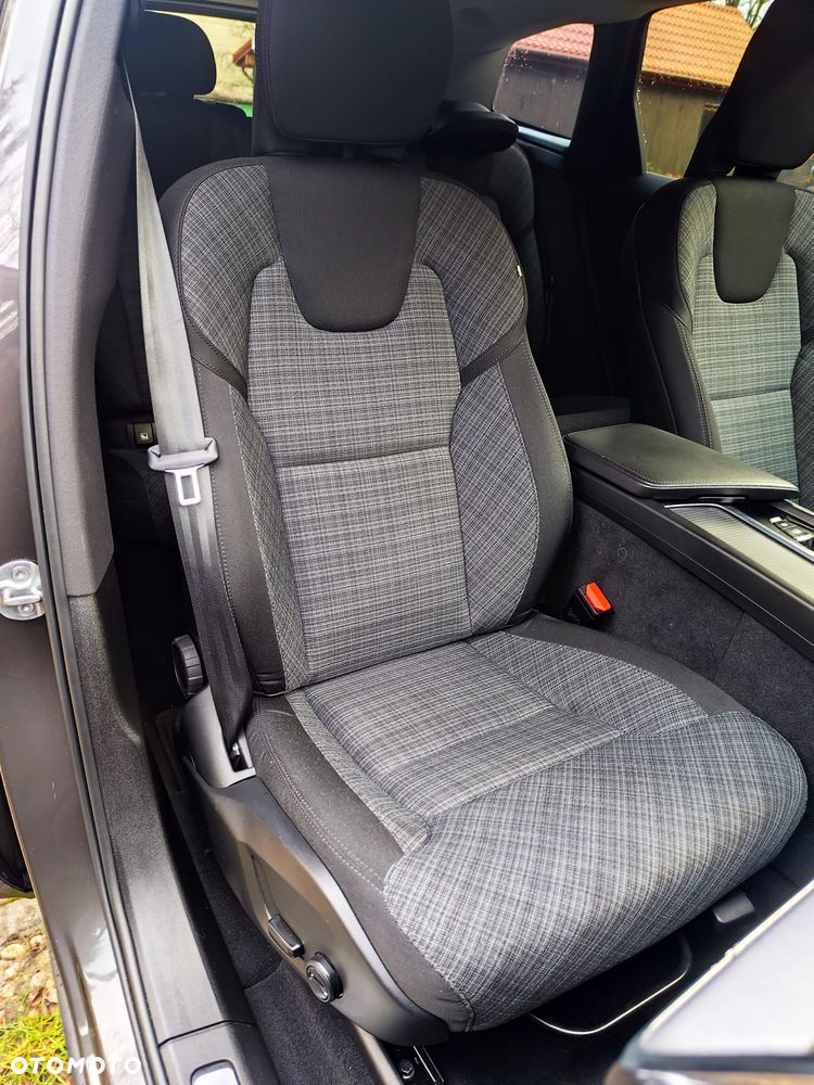 Volvo XC 60 D5 AWD Momentum - 29