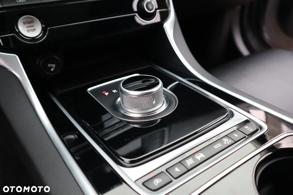 Jaguar XE 20d Prestige - 20