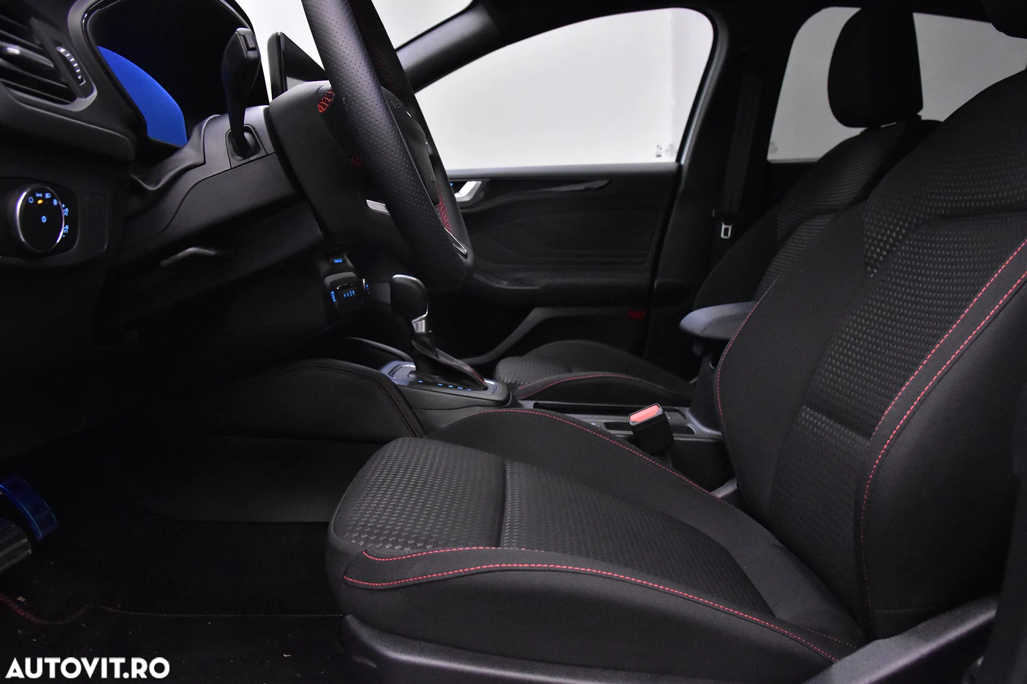 Ford Focus 1.0 EcoBoost MHEV ST-Line X - 23
