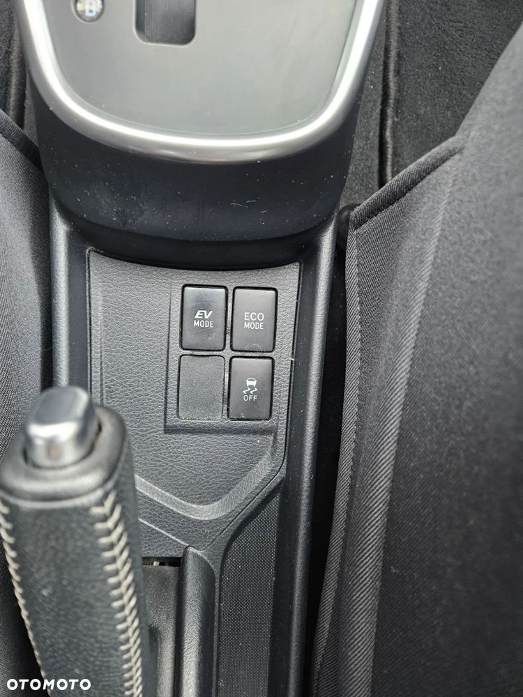 Toyota Yaris Hybrid 100 Selection - 22