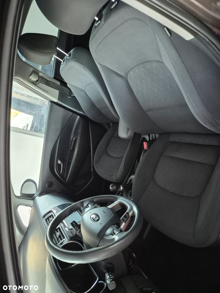 Kia Rio - 10