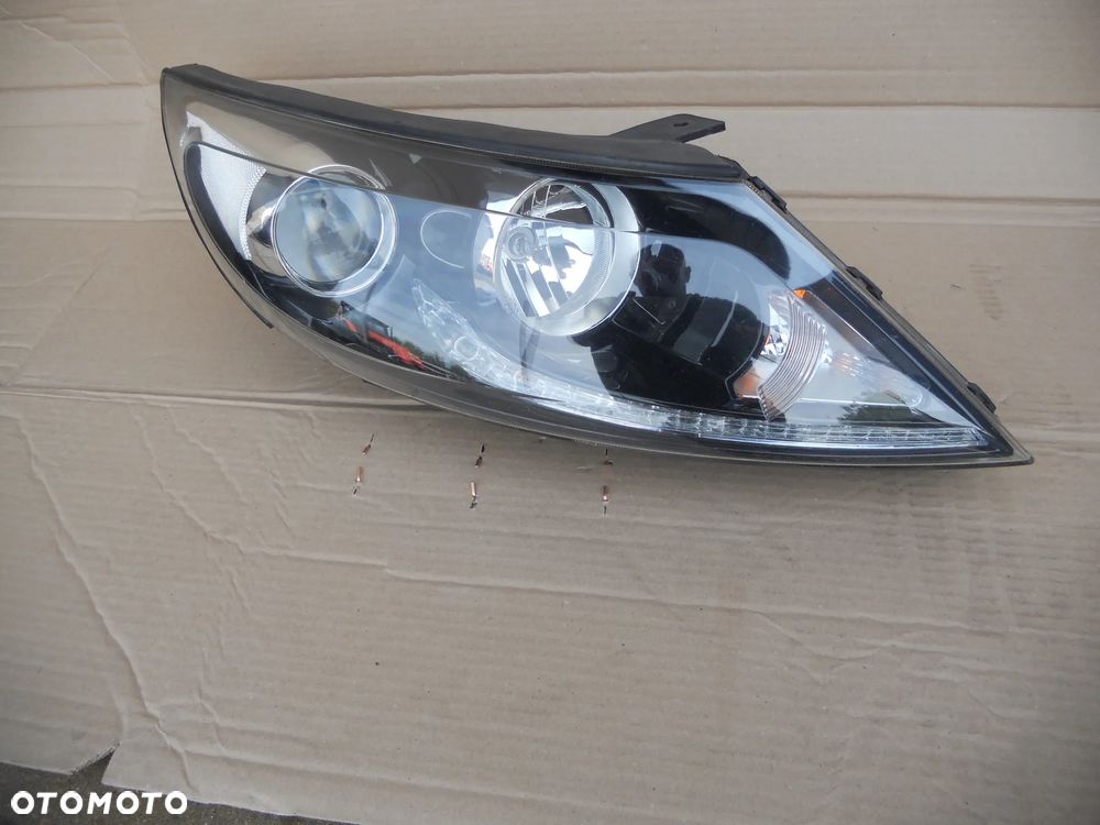 KIA SPORTAGE III lift lampa prawa przednia eu stan bdb - 2