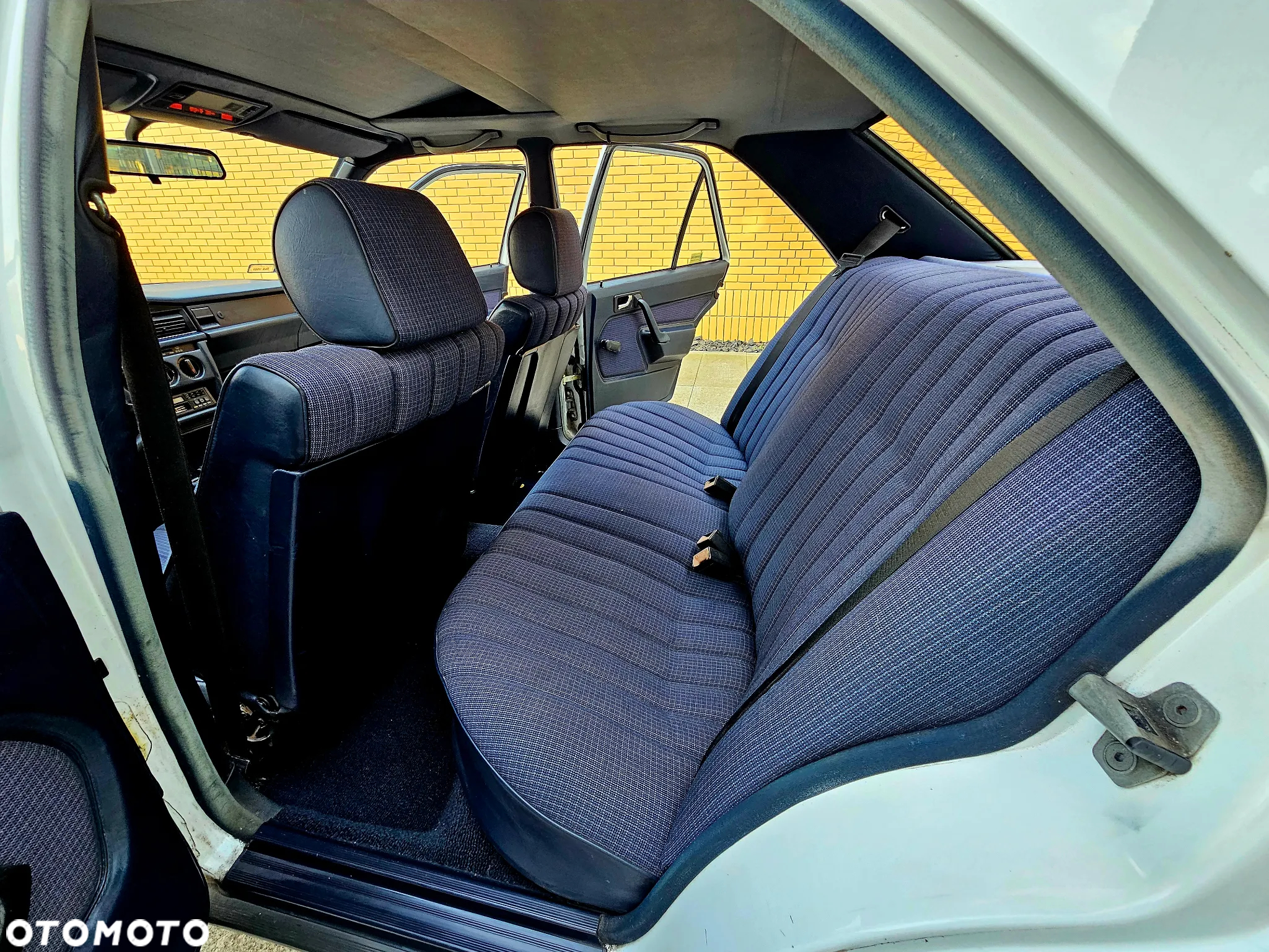 Mercedes-Benz W201 (190) - 12