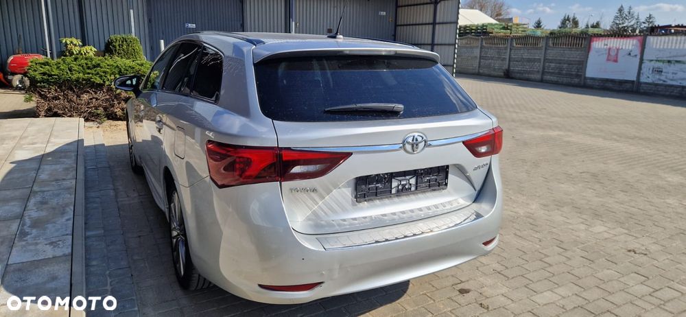 Toyota Avensis Touring Sports 1.8 Comfort - 6