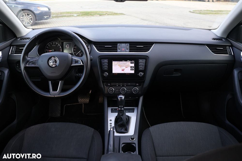 Skoda Octavia Combi 2.0 TDI DSG Ambition - 7