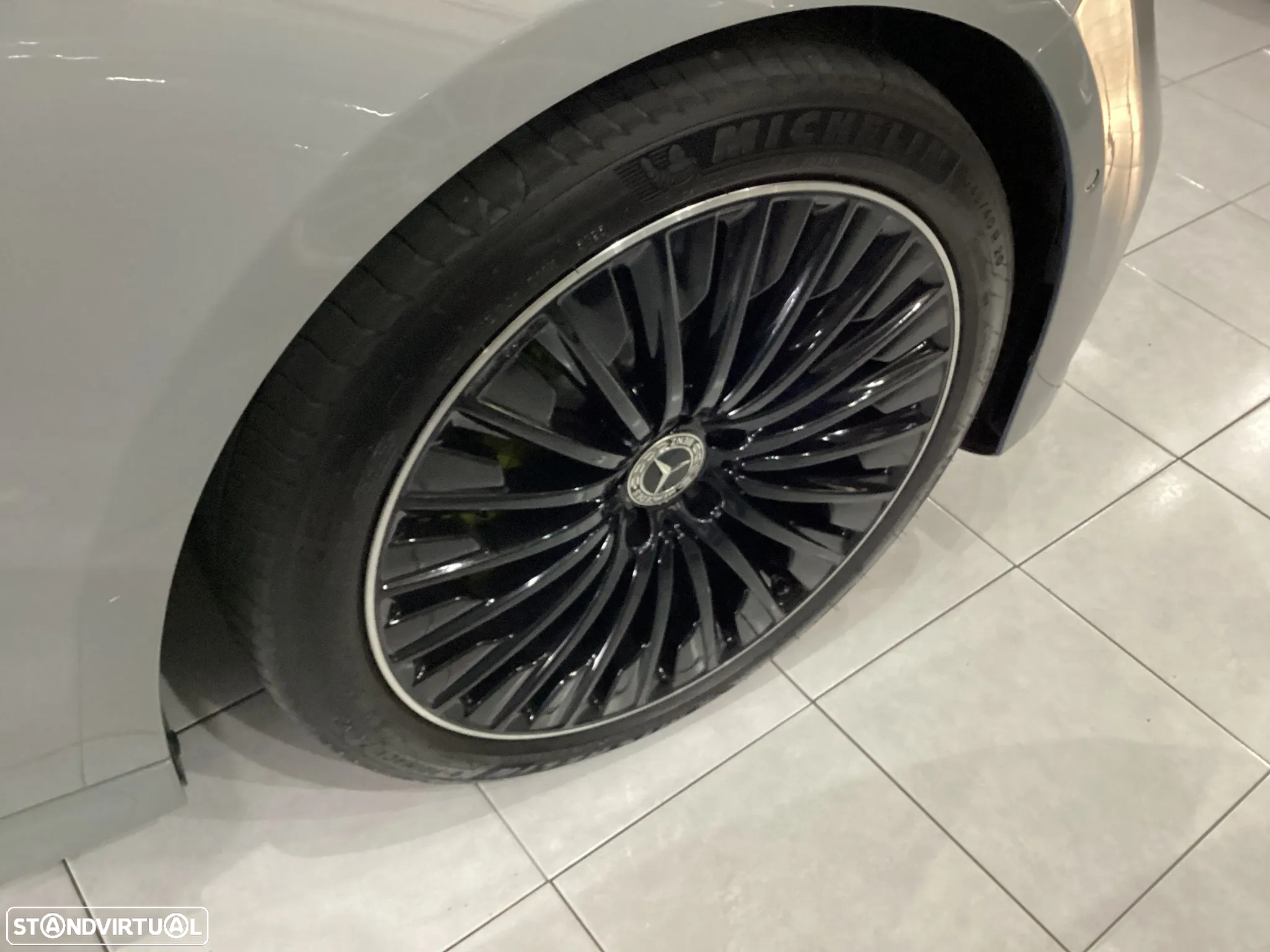Mercedes-Benz E 300 e AMG Line - 12