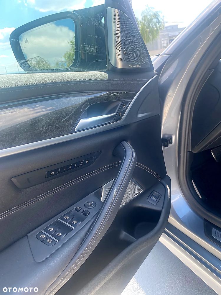 BMW Seria 5 M550i xDrive - 21