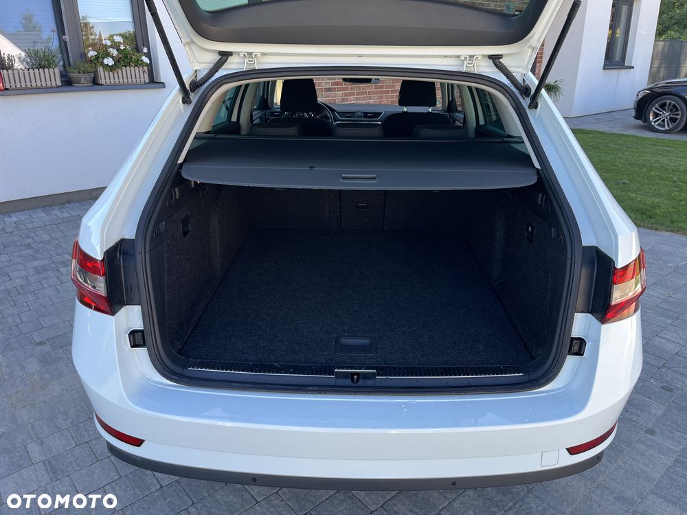 Skoda Superb 2.0 TDI Premium Edition - 9