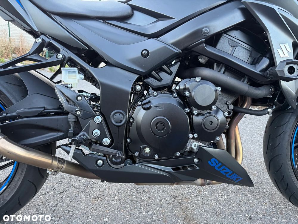 Suzuki GSX - 8