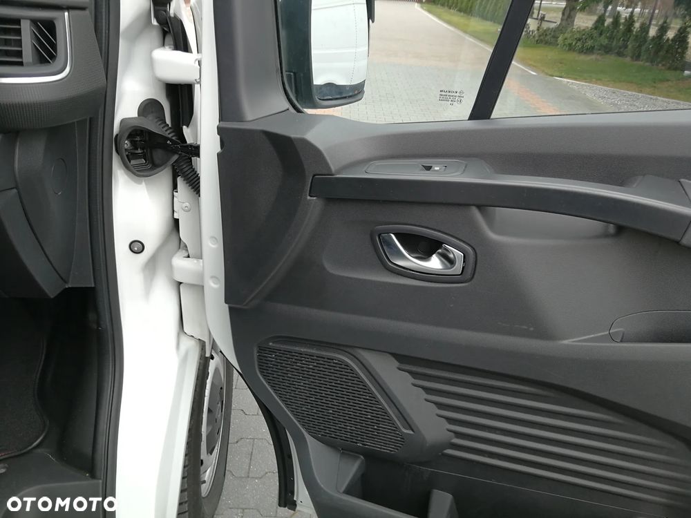 Renault Trafic - 13