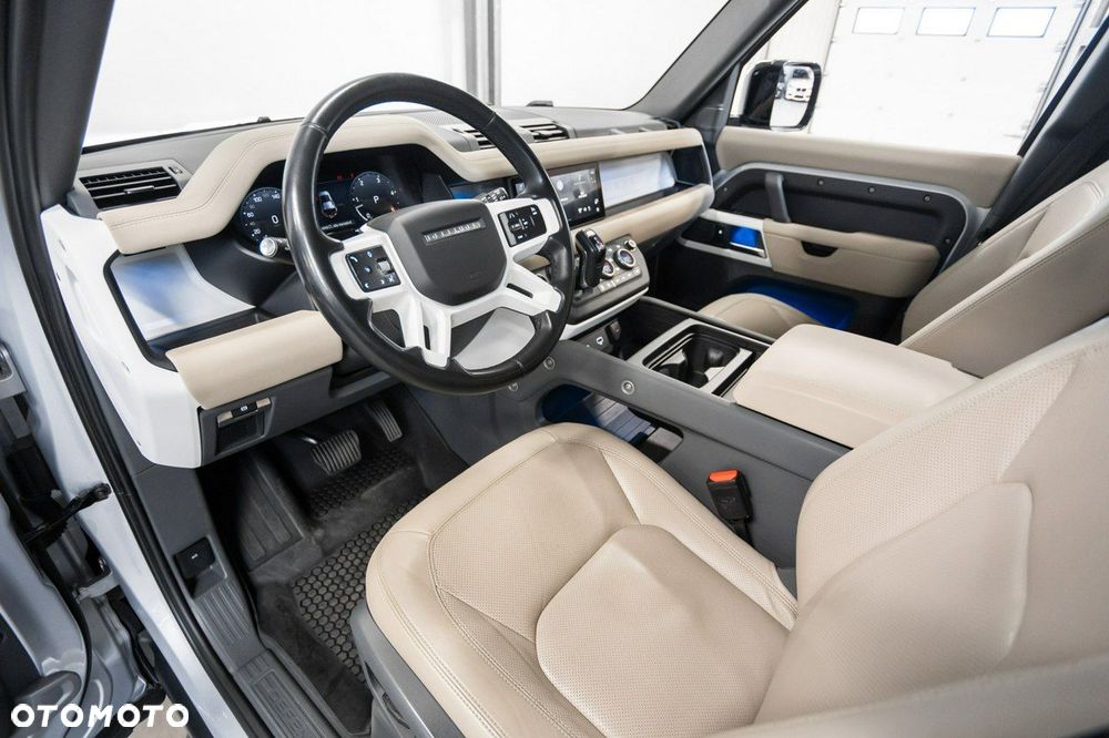 Land Rover Defender - 23