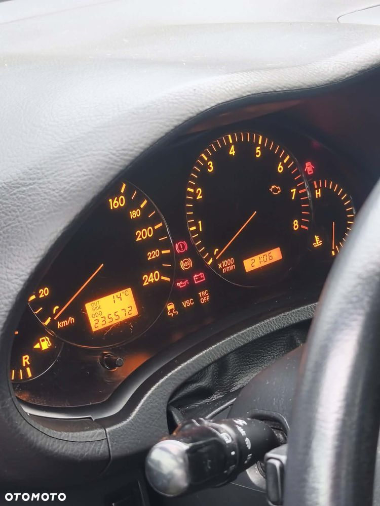 Toyota Avensis - 9