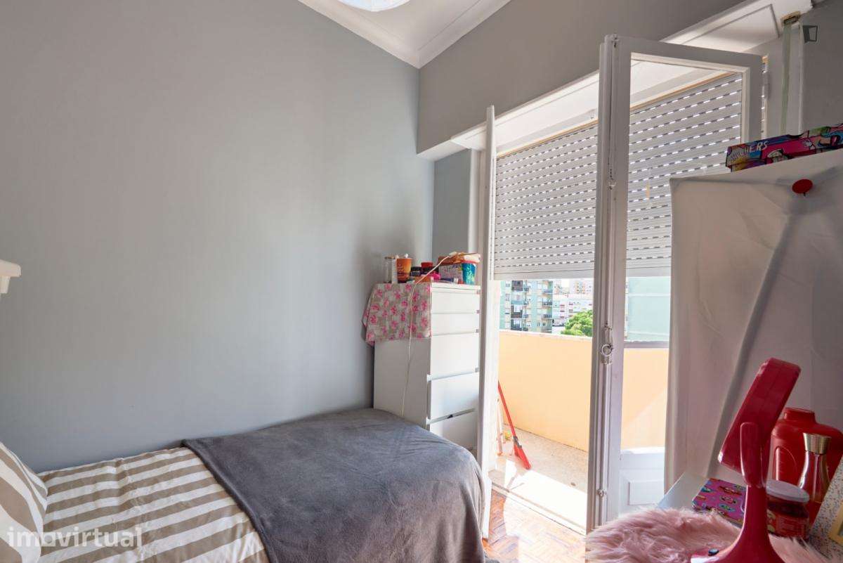 Quarto - localizado em Benfica Lisbon - Grande imagem: 2/35