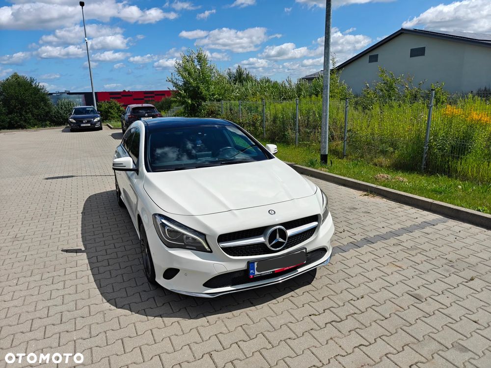Mercedes-Benz CLA 180 7G-DCT UrbanStyle Edition - 4