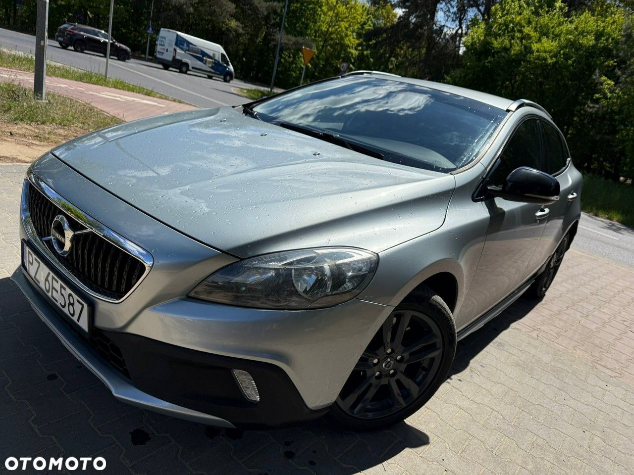 Volvo V40 Cross Country - 1