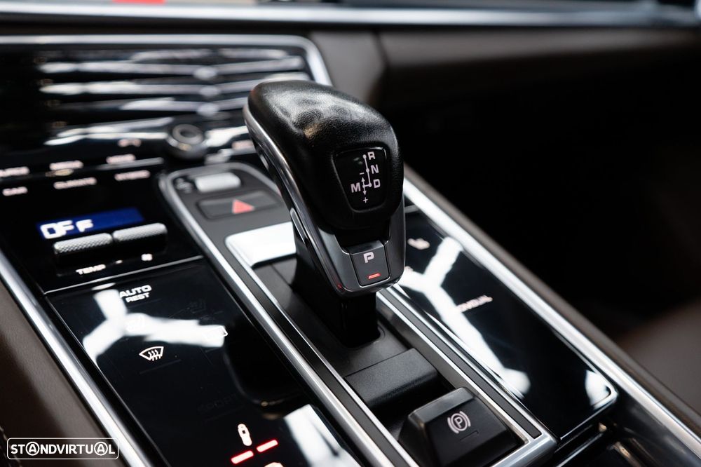 Porsche Panamera 4 E-Hybrid - 40