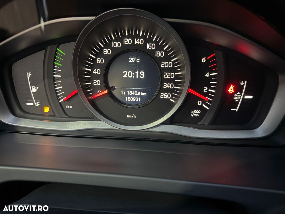 Volvo V60 D3 Momentum Pro - 8
