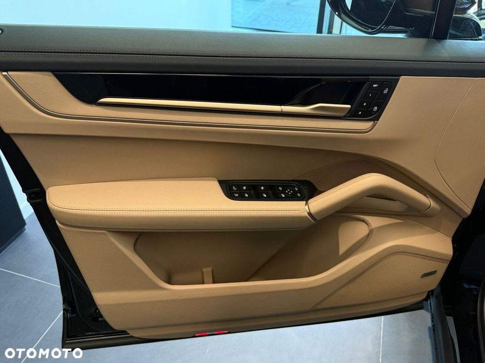 Porsche Cayenne - 15