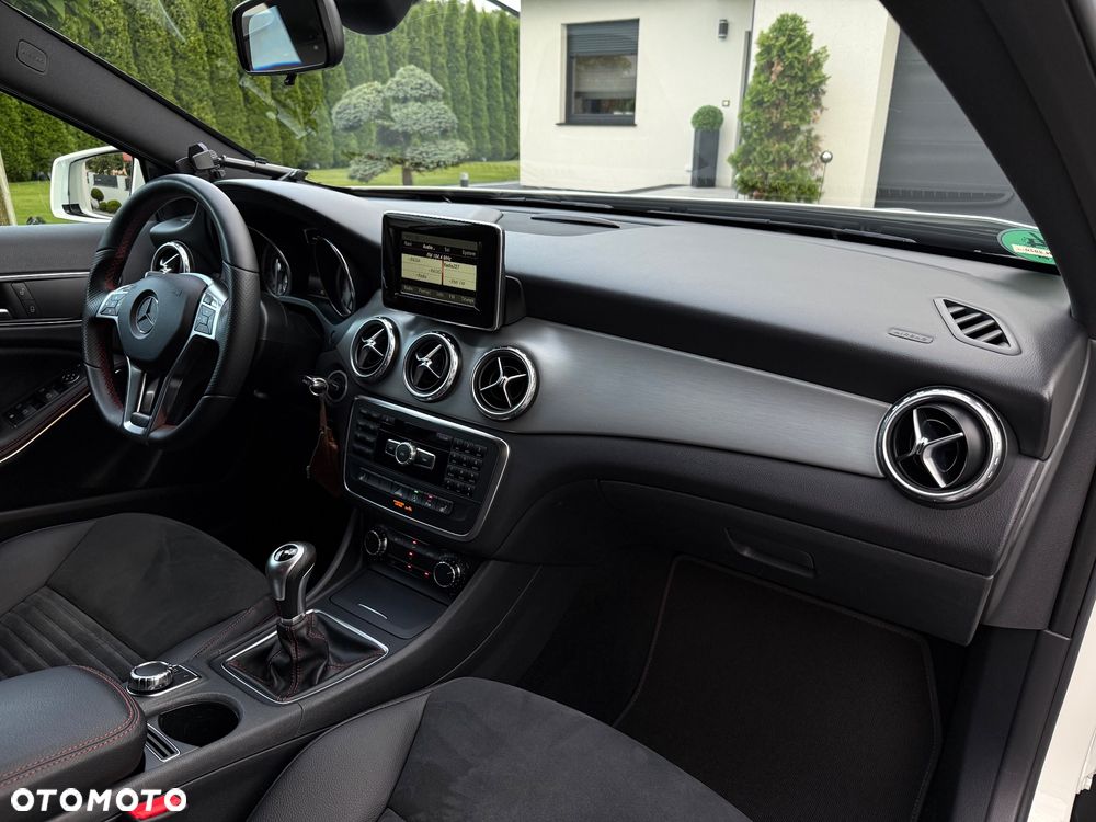 Mercedes-Benz GLA 200 AMG Line - 31