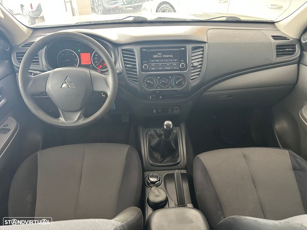 Mitsubishi L200 2.4 DI-D Club Invite 4WD - 11