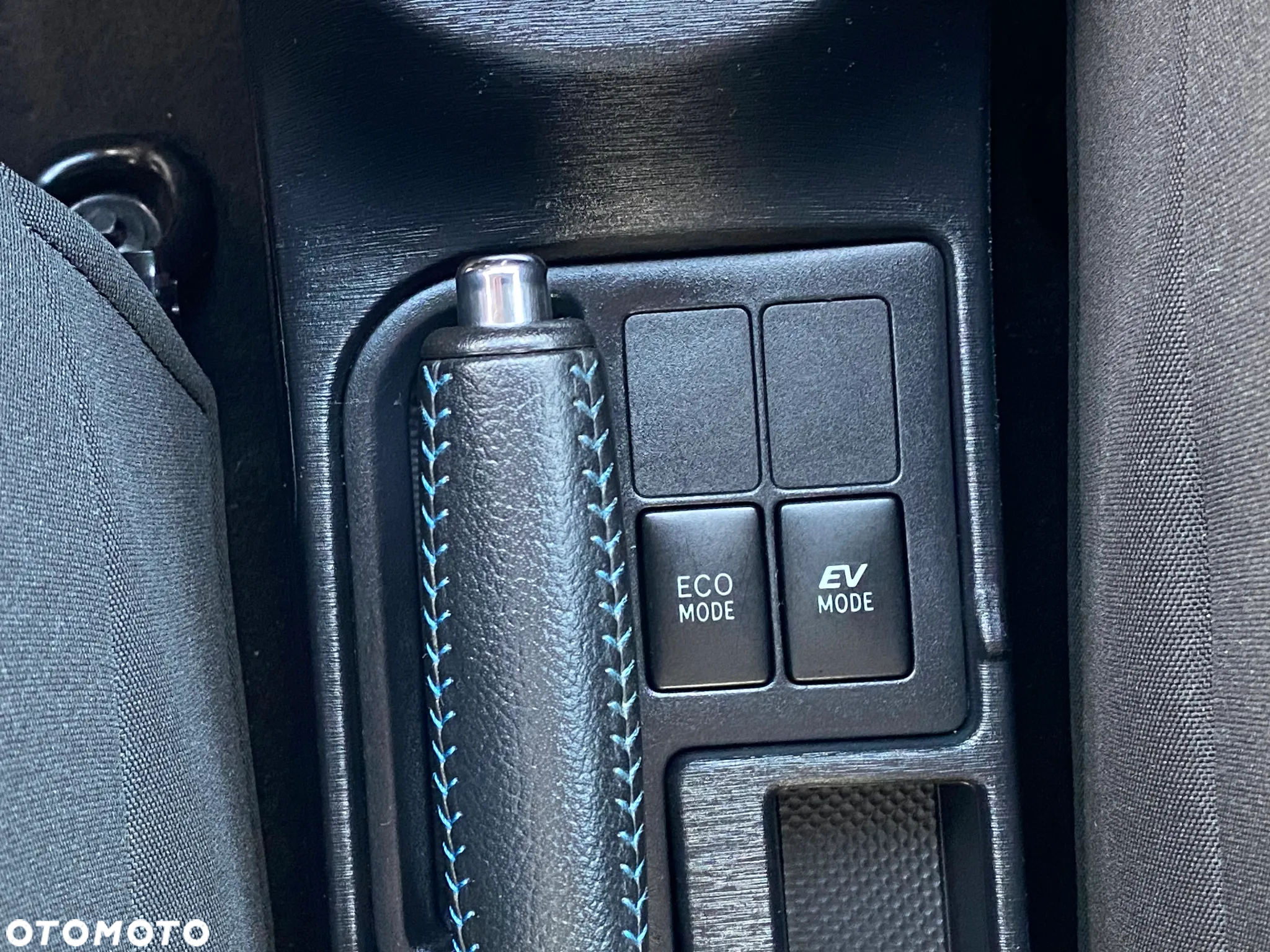 Toyota Yaris Hybrid 100 Premium - 29