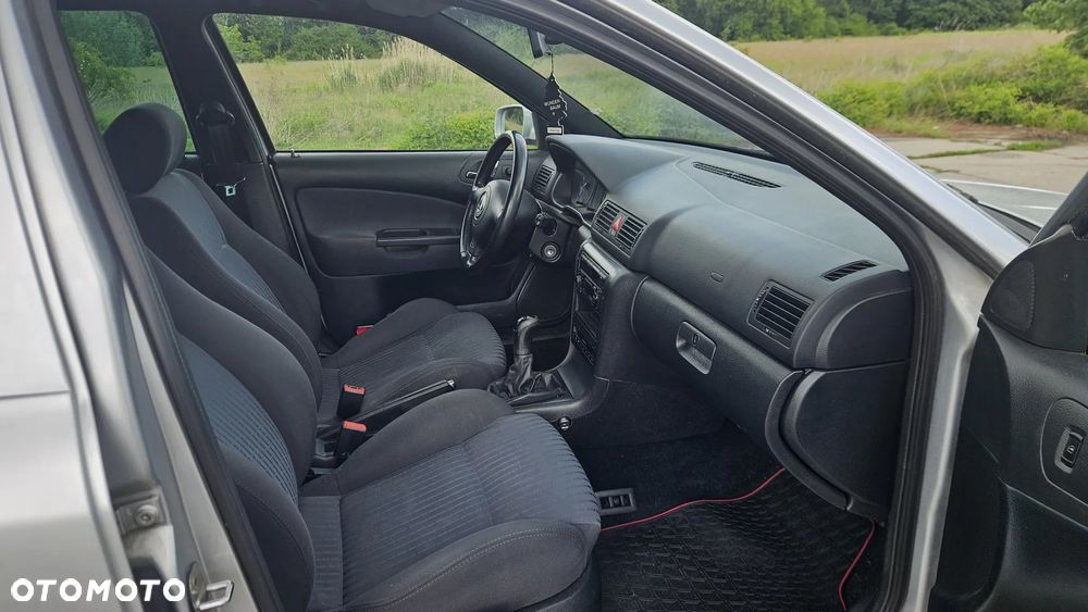 Skoda Octavia 1.8T Tour Sport - 9