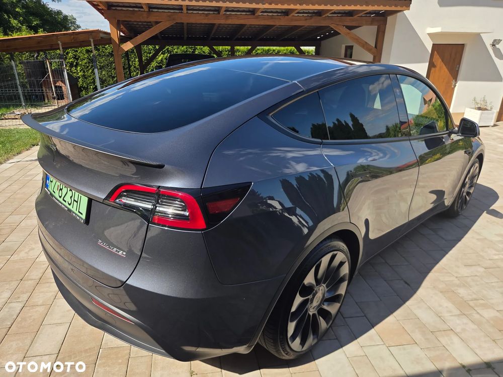 Tesla Model Y Performance AWD - 4
