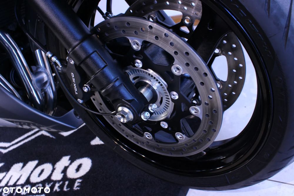 Suzuki GSX - 34