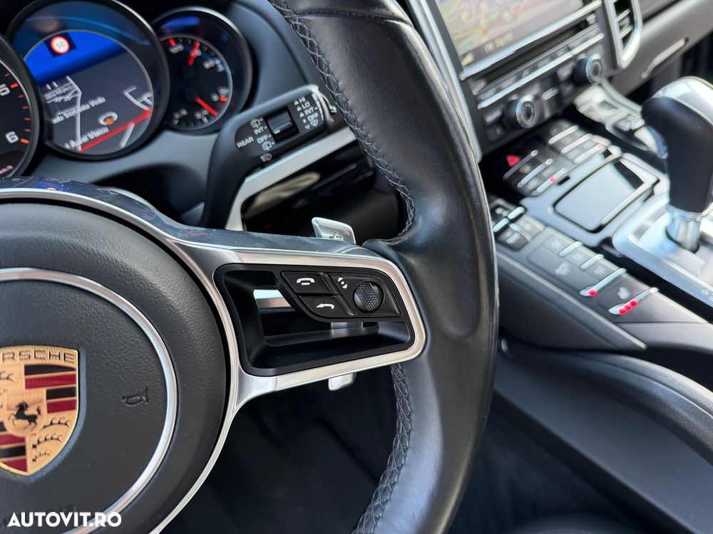 Porsche Cayenne Platinum Edition - 24