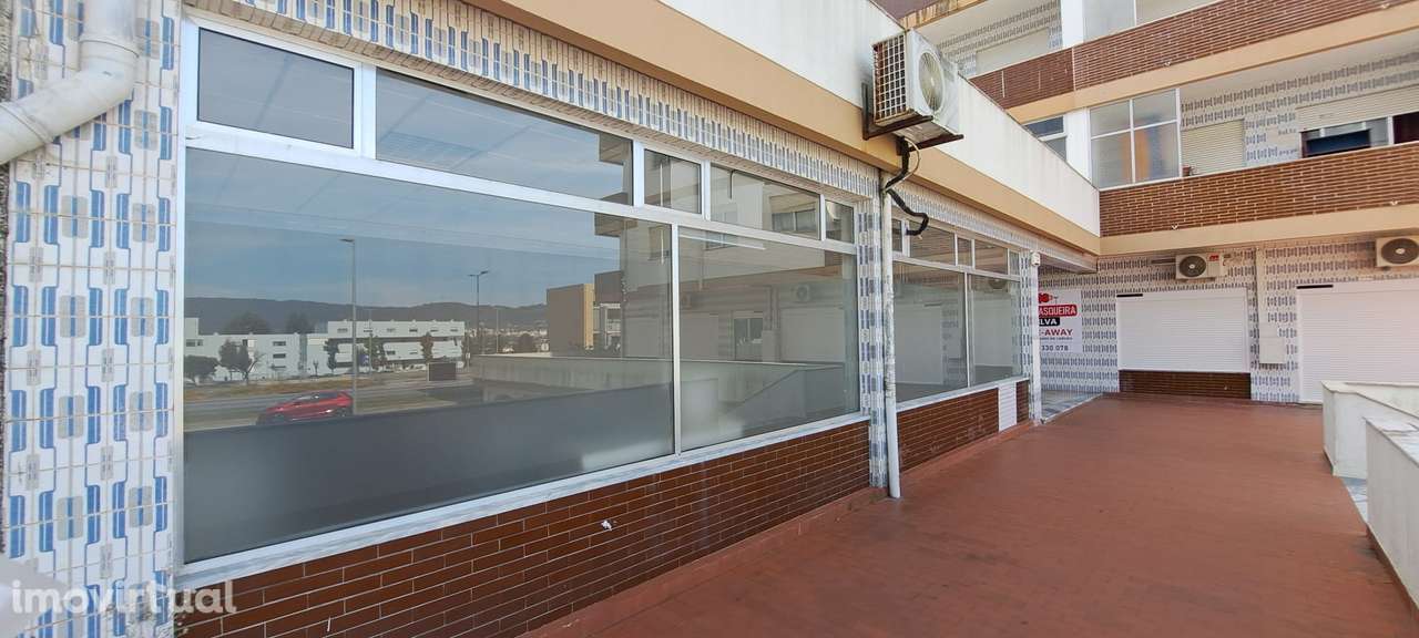 Loja comercial em Darque com estacionamento - Grande imagem: 2/16