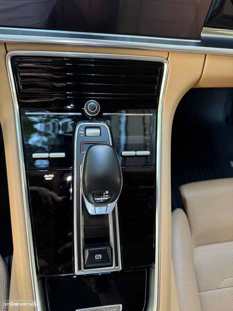 Porsche Panamera 4 E-Hybrid - 25