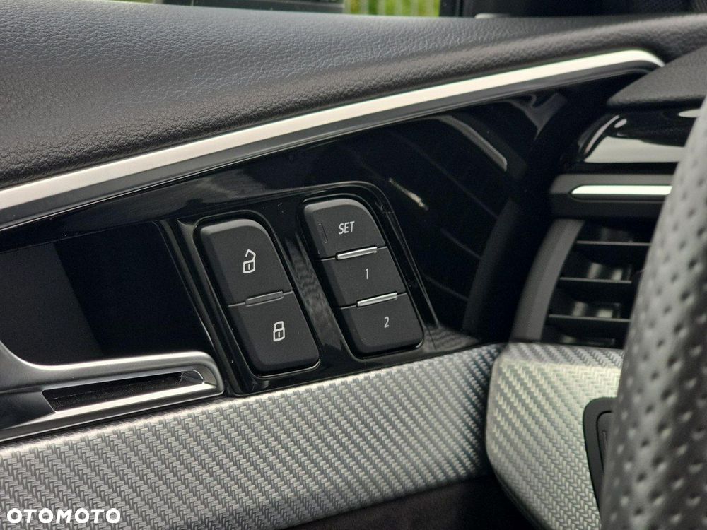 Audi RS4 Limousine - 28