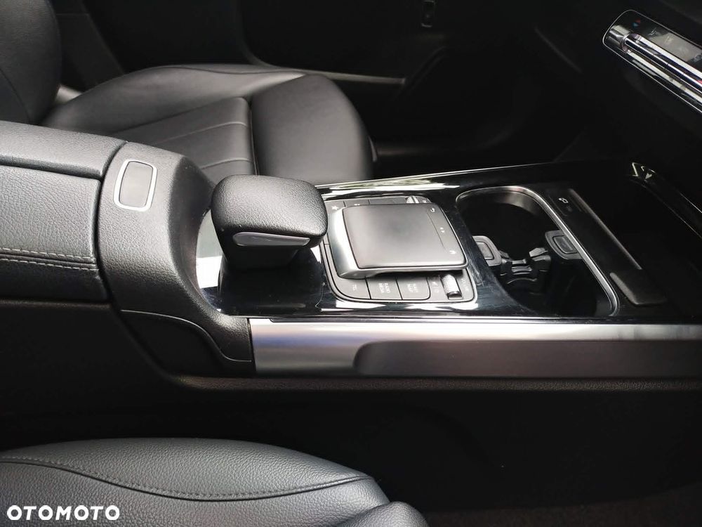 Mercedes-Benz GLB 250 4-Matic 8G-DCT - 11