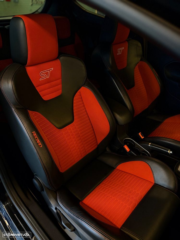 Ford Fiesta 1.6 EcoBoost c/ Pack Pele Desportiva ST - 24