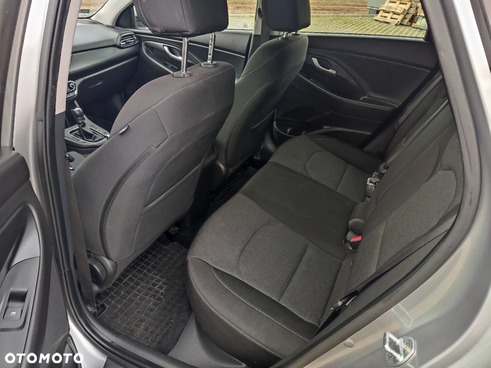 Hyundai i30 1.5 T-GDI 48V Comfort DCT - 10