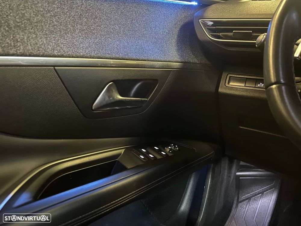 Peugeot 3008 PureTech 130 Stop & Start GPF EAT8 Allure - 21