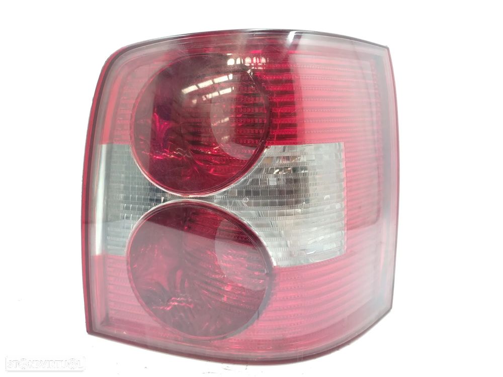 FAROLIM TRASEIRO DIREITO PASSAT VARIANT REFª 3B9945096AA - 1